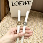 特 Loewe 女士新款腰带 1.0Cm宽 可两用 五金挂锁设计 光滑牛皮革窄版腰带