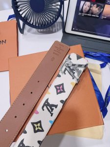 特 Louis Vuitton[正]经典原单品质，经典印花面配原版平纹皮，搭配原单精品扣，精工制作，细节看图，实物拍摄，高端奢华，宽度4.0Cm
