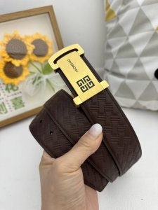 品名：纪梵希腰带原单 材质：原单牛皮腰带 百分百头层牛皮腰带保证真皮，24K纯钢扣，专柜原单品质、做工精细，时尚大牌，送人自用首选包装： 请认准如图专柜包装赠送