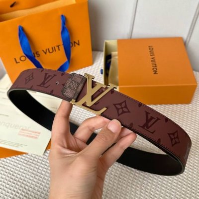 特 寬：40Mm Louis Vuitton 腰帶 頂級原單品質 寬度40毫米 丝印专柜大花图案 搭配最新款五金 專櫃款號 細節看圖 市場獨家版本 ！碼