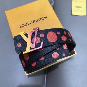 驢家經典款。L0Uis Vuitt0N 今季新品 男士原單腰帶 寬度40毫米 經典荔枝紋牛皮壓花大圖案 搭配雙色五金 可雙面佩戴 適合沈穩低調的男士使用