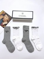配包装 一盒4 双 Chanel 香奈儿 经典字母Logo 纯棉中筒袜 ，Ins超火爆小腿短袜，纯棉面料，潮人必备 ，经典配色 个性时尚百搭款，你值得拥有哦