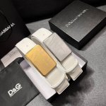 特 Dg 宽4.0Cm Dolce Gabbana 杜嘉班纳 光面小牛皮白色腰带。搭配钌电镀 Dg 交叉造型徽标搭扣