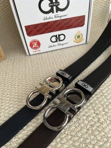 品名：菲拉格幕 原单 材质：原单牛皮腰带 百分百头层牛皮腰带保证真皮，24K纯钢扣，专柜原单品质、做工精细，时尚大牌，送人自用首选 包装： 请认准如图专柜包装赠