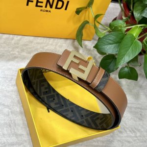 fendi 芬迪 专柜同款 宽4.0Cm 双环正反用腰带 F按钉搭扣 土黄色Cuoio Romano皮革材质 反面面料带有烟草黄和黑色Ff图案 黑色珐琅金属饰面