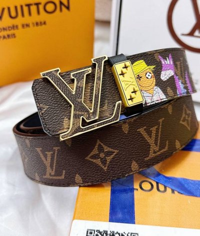 皮带：Lv..路易..顶级原单复刻. 腰带：百分百头层牛皮，保证真皮。贴皮工艺24K纯钢扣涂鸦彩绘图案艺术双面可用专柜同等质量， 送人自用首选 包装： 请认准如