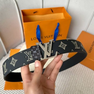特 寬：40Mm Louis Vuitton 腰帶 頂級原單品質 寬度40毫米 丝印专柜大花图案 搭配最新款五金 專櫃款號 細節看圖 市場獨家版本 ！碼數齊！