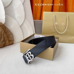 巴宝、莉面经典格纹Pvc，搭配专柜精品挂扣，真空电镀，手感柔软，时尚个性，经典百搭，宽4.0Cm 顶级