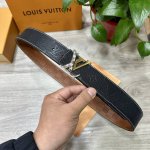 Lv.路易威登 宽40Mm双面原版小牛皮 搭配单钌钯电镀扣 完美的手感.油边 出众的设计.风格 高贵奢华 时尚大方 高清实拍 货真价实 品质保证 双面用