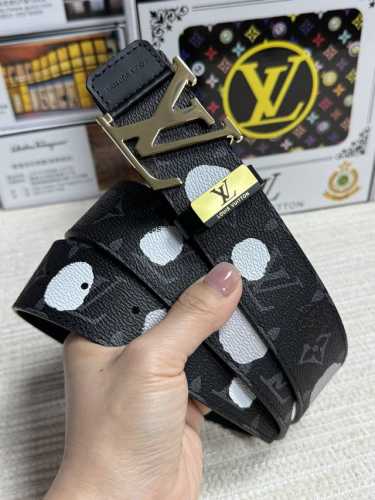 品名：Lv..路易..威登 材质：原单牛皮腰带 百分百头层牛皮腰带保证真皮，24K纯钢扣，专柜原单品质、做工精细，时尚大牌，送人自用首选 包装： 请认准如图专柜