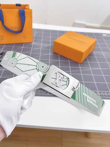 特 寬度：40Mm Lv Pyrmide Truck L Oeii雙面腰帶 驢家 海外原單代特供 面為進口小牛皮壓飾有標誌性品牌圖案效果工藝 原廠配色柔軟小牛皮