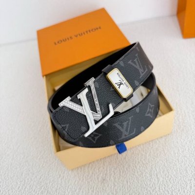 品名： Lv..路易..威登腰带皮带原单 型号：挂扣，经典纯钢材质镶钻挂扣，头层牛皮，图片实物拍摄 材料：头层牛皮，挂扣系列，纯钢材质扣头，钯镀电镀工艺永不掉色