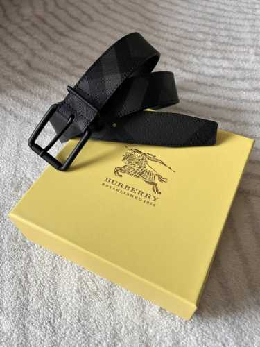 Bur～Berry 巴～宝莉 专柜同款 男士休闲腰带 宽3.5Cm精选品牌标志性 London 蓝格纹，搭配原版平滑牛皮 哑黑五金扣环镌刻 Bur～Berry