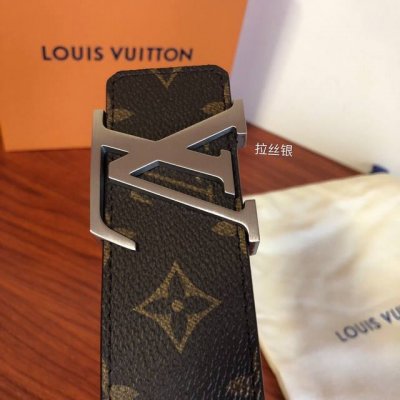 品牌：Lv.易路威登 材料： 意大利进口原版牛皮，原版皮钢扣。百搭西裤牛仔裤，时尚大牌。实物更靓专柜品质。配送全套礼盒包装，打孔器，手提袋，香港发票 颜色： 如