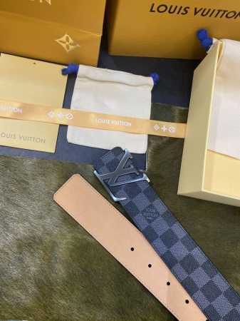 腰带皮带 Lv 经典款 沙底 路易 4.0 Cm 特别设计风格 简单大方 品质无须置疑 懂貨入 配全套包装礼盒 - 点击图像关闭