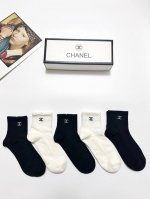 配包装 一盒5 双 Chanel 香奈儿 经典字母Logo 纯棉短筒袜 ，Ins超火爆短袜，纯棉面料，潮人必备 ，经典配色 个性时尚百搭款，你值得拥有哦