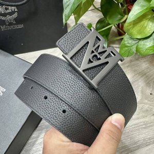 特 Mcm 宽40Mm双面原版小牛皮 搭配单钌钯电镀扣 完美的手感.油边 出众的设计.风格 高贵奢华 时尚大方 高清实拍 货真价实 品质保证 双面用