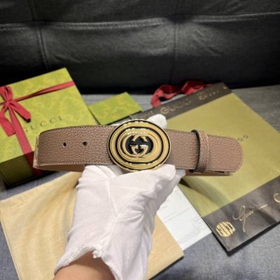 古奇. 宽4.0Cm，帆布是品牌的一款经典面料，经不同配色组合以及现代和经典设计演绎后，这款窄腰带采用该标志性面料版本诠释，匠心搭配同色调滚边。该款帆布灵感源自