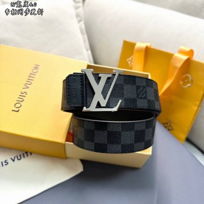 特 同步 Lv路易男士 宽度4.0 Cm 简单大方 五金贴皮设计 精品五金 佩戴效果非常不错 送礼自用最佳推荐