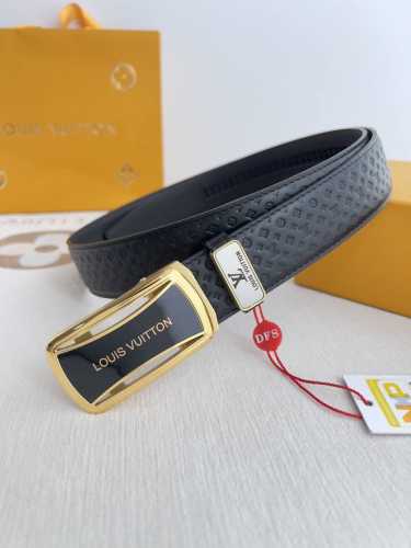 品名：Lv..路易..威登 腰带原单自动带 皮带 型号：自动扣，纯钢材质自动扣，头层牛皮自动带身，实物拍摄 材料：百分百头层牛皮，保证真皮。24K纯钢扣，永不掉