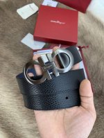 特 Ferragamo.菲拉格慕 全套包装 宽度3.5Cm 高级定制款男士皮带 双面进口牛皮 可双面使用 自行选择搭配 真材实料 很有质感 时尚经典不失风范 搭