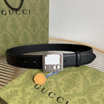 G家 宽度3.5 男士腰带 各式百搭单品继续为Gucci 2024早春系列添姿加彩。这款时尚腰带以黑色皮革匠心呈现，配以由钯金色调金属打造的Gucci铭牌腰带扣