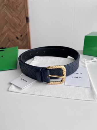 Bv 2025最新款男士编织腰带 纯手工Intreccio小格子编织 双面意大利小牛皮搭配编织纹理设计金色针扣 金属圈皮带孔 皮带宽度35Mm 颜色: 深蓝色 - 点击图像关闭