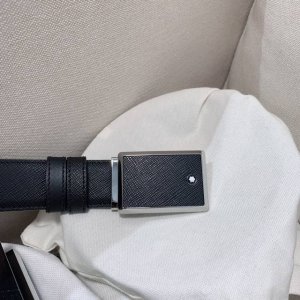 万宝家-原单# 商务真皮腰带 简约设计 品位之选 低调中彰显格调 流畅线条勾勒现代美学 万宝家经典工艺融合潮流元素 既是腰带 更是品位的象征 商务休闲 一 带