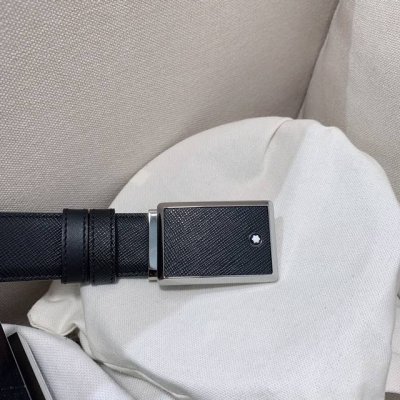 万宝家-原单# 商务真皮腰带 简约设计 品位之选 低调中彰显格调 流畅线条勾勒现代美学 万宝家经典工艺融合潮流元素 既是腰带 更是品位的象征 商务休闲 一 带