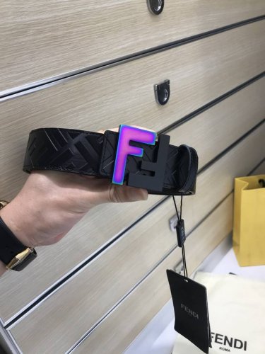 配送专柜包装 打孔针 特 新款 Fd 宽38 Mm 支持Nfc 芯片扫描，标志造型皮带，原版五彩间色 双层F铆钉扣，进口原版小牛皮压花制成，镀金表面金属制品，品