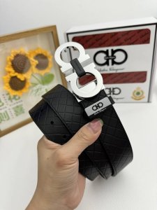 品名：菲拉格幕 原单 材质：原单牛皮腰带 百分百头层牛皮腰带保证真皮，24K纯钢扣，专柜原单品质、做工精细，时尚大牌，送人自用首选 包装： 请认准如图专柜包装赠