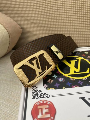 品名：Lv..路易..威登原单 材质：原单牛皮腰带 百分百头层牛皮腰带保证真皮，24K纯钢扣，专柜原单品质、做工精细，时尚大牌，送人自用首选 包装： 请认准如图