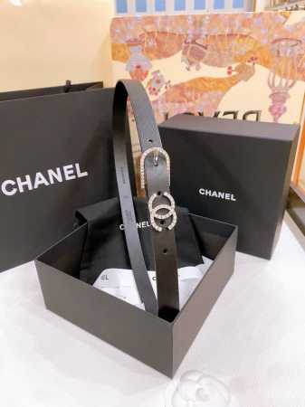 香奶奶Chanel 针扣水钻 进口小牛皮腰带 黄铜金属 手感柔软 细腻 2.0Cm - 点击图像关闭