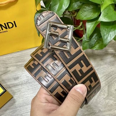 图片包装+10 Fendl 芬迪 专柜同款 宽40Mm 标志造型宽皮带。钉扣式带扣。棕色小牛皮制成。印有浮雕手绘黑色与棕色 Ff 图案。镀金表面金属制品，品质保