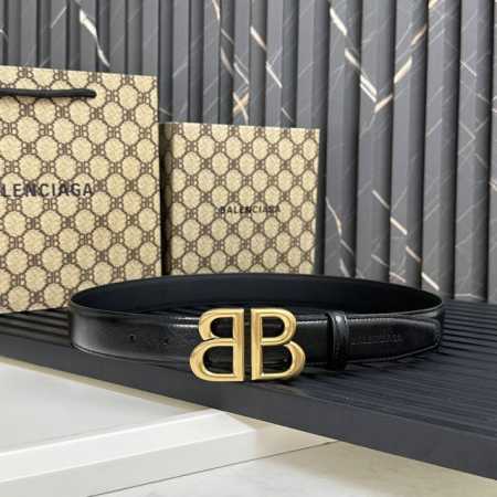 特 尺寸：宽度：3厘米 细纹牛皮革 末端饰以同系配色Balenciaga品牌标识压纹 做旧金色Monaco Bb标识金属配件 材料：牛皮革 - 点击图像关闭