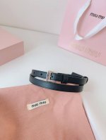 特 升级原版定制 Miu Miu 22 金属镂空微标.机简主义风格的皮革腰带 小牛皮材质 柔软腰带 金属搭扣 1.5Cm 码数75、80、85、90、95、10