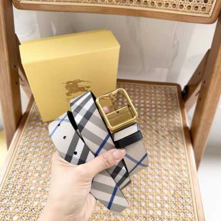 Burberry针扣转动式腰带 3.5Cm宽 带身一面采用Burberry经典格纹 一面采用荔枝纹小牛皮材质 双面可用 简单大方 精致优雅 - 点击图像关闭