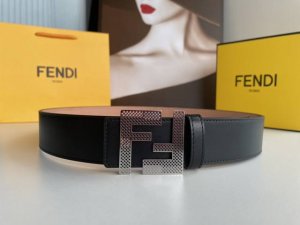 潮流达人推荐 -Fendi芬迪男士Ff镂空金属扣头层牛皮双面用腰带，时尚潮流必入单品4.0Cm
