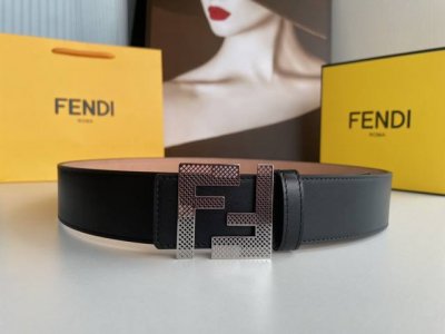 潮流达人推荐 -Fendi芬迪男士Ff镂空金属扣头层牛皮双面用腰带，时尚潮流必入单品4.0Cm