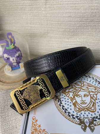 品名：Versace.范思哲 材质：原单牛皮腰带 百分百头层牛皮腰带保证真皮，24K纯钢扣，专柜原单品质、做工精细，时尚大牌，送人自用首选 包装： 请认准如图专 - 点击图像关闭