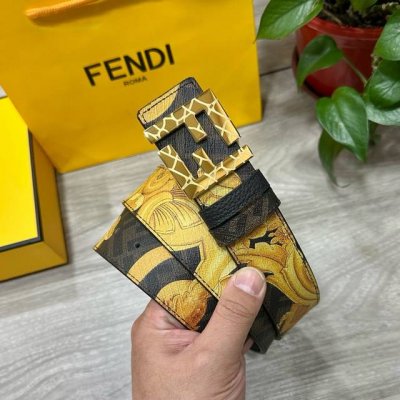 Fendi 芬迪 专柜同款 宽4.0Cm 双环正反用腰带 Ff按钉搭扣 黑色Cuoio Romano皮革材质 反面面料带有烟草黄和黑色Ff图案 四方金属饰面 时