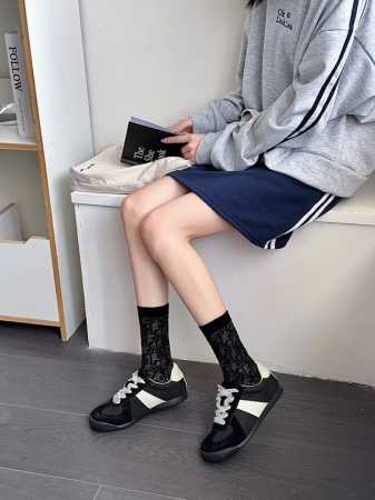 配包装 一盒四双 Dior 迪奥超级爆款网红袜子D家官网同步提花字母小腿袜，Ins明星网红推荐火爆至极纯棉材质，轻薄柔软透气，四季通用，欧美大牌街头必备 - 点击图像关闭