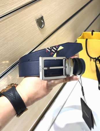 原版实拍图，配送专柜包装 打孔针 特批P210 新款 Fd 宽35Mm 3D怪兽F标志造型皮带。支持Nfc针扣式带扣，进口藏蓝色小牛皮制成，镀金表面金属制品，原 - 点击图像关闭