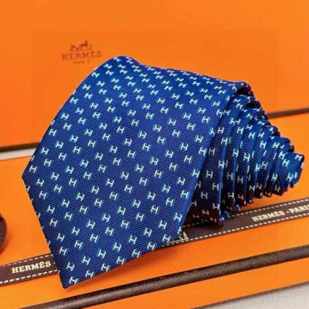 男士新款领带系列 H叠影领带 ，稀有H家每年都有一千条不同印花的领带面世，从最初的多以几何图案表现骑术活动为主，到如今的款式则丰富得多，以活泼的动物或日常生活 - 点击图像关闭