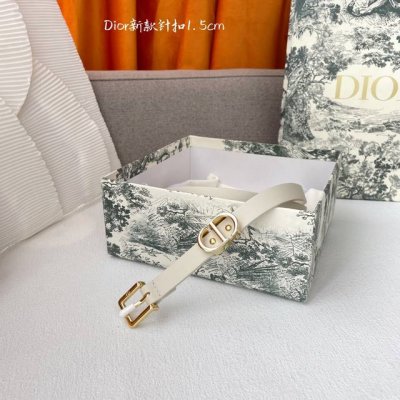 特 Dior 新品腰带来袭，采用光滑牛皮革精心制作，搭配精品针扣，“Cd”字样戒指，宽1.5Cm，时尚百搭，增添高雅气质。