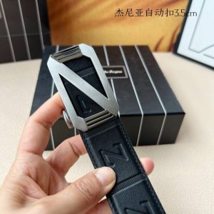 特 品牌： 杰尼亚 新款进口小牛皮，手感细腻柔软。搭配纯钢自动精品钢扣，宽度：3.5Cm