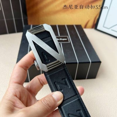 特 品牌： 杰尼亚 新款进口小牛皮，手感细腻柔软。搭配纯钢自动精品钢扣，宽度：3.5Cm