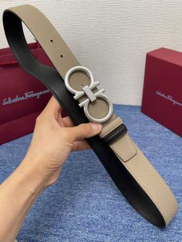 品牌 菲拉.格慕 3.5Cm. 55096 描述 这款皮带采用天然粒纹皮革材质，颇具都市风范，细节充满动感。同色调金属Gancini扣饰带有撞色衬里，为其增添时