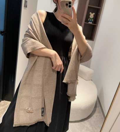 手慢抢顶级原单正品旷世绝美顶级高端货 绝对值得珍藏 香奈儿绝美百搭款专柜限量哦有钱都很难订到顶级进口客供山羊绒，金银线镶边品质上乘送人自用绝对高大上独家实物拍摄 - 点击图像关闭