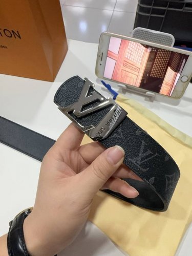 lv（路易威登）特P180 全套包装 40Mm宽度 正品一体铸造五金钢扣，原厂皮料 双面原厂定制面料，可双面使用！区别市场货